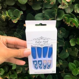 “Penelope” Press-On Nails 💅🏼